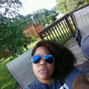 Meet your Posher, Renee